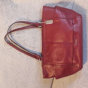 NEW ARRIVAL! Coach Carrie Pebble Leather Tote in Wine